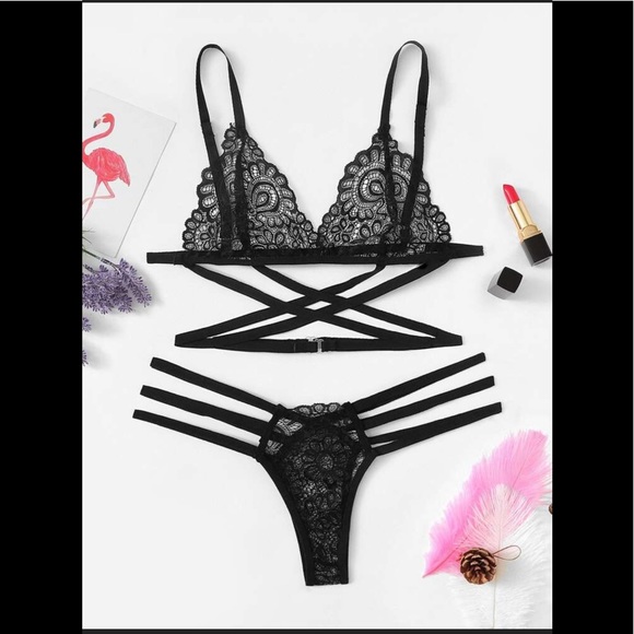NEW❤️ Black criss cross cut out lingerie set - Picture 1 of 4